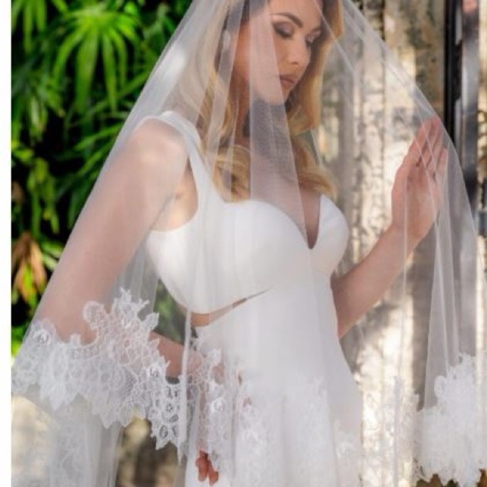 Cathedral White Wedding Veil with Blusher - Picture 2 of 3